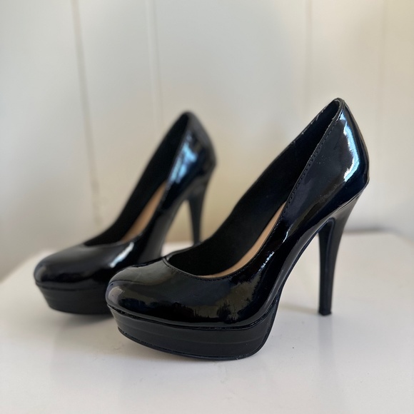 Size 6 1/2 Lauren Conrad Black Pumps - Picture 3 of 3